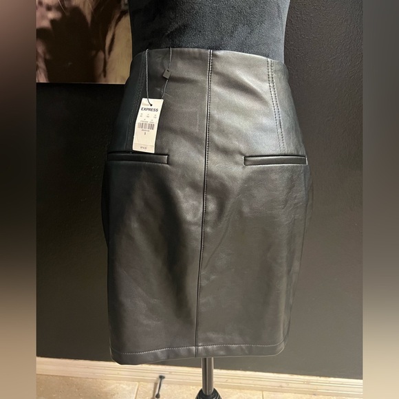 🖤🖤EXPRESS FAUX LEATHER BELTED SKIRT🖤SZ S🖤NWT - Picture 12 of 16